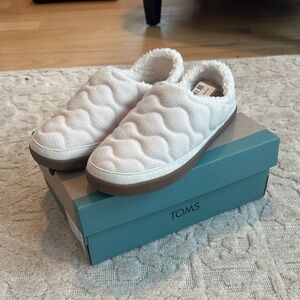 TOMS Cream Quilted Slippers